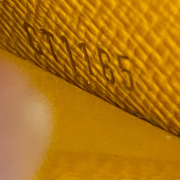 Louis Vuitton 6 ring key holder yellow - Picture 6 of 6